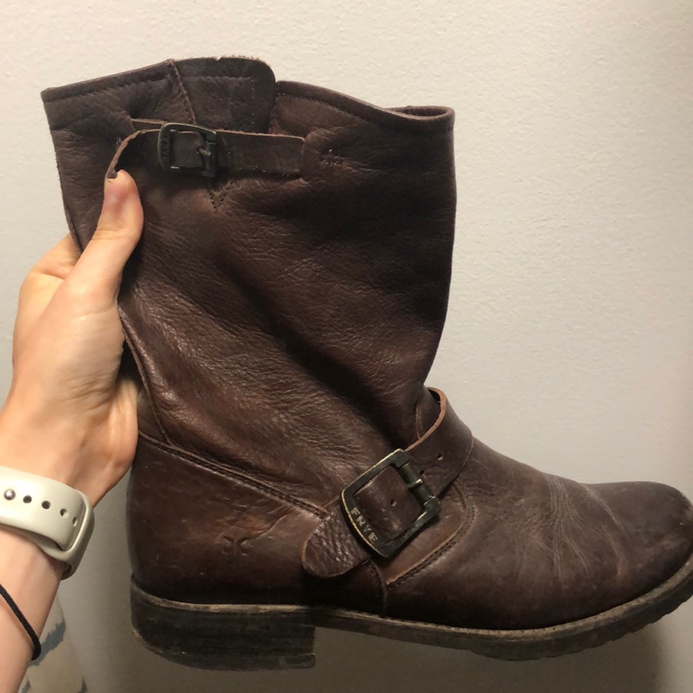 Short Frye brown boots
